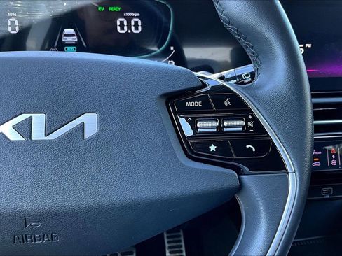 Used 2023 Kia Niro EX Touring image 10
