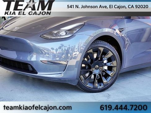 Used 2022 Tesla Model Y Long Range AWD/4WD image 3