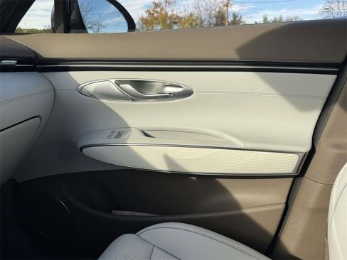 Certified 2026 Genesis GV70 2.5T Advanced image 33