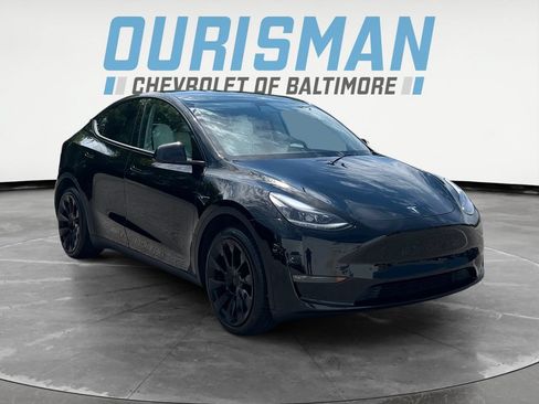 Used 2024 Tesla Model Y Long Range AWD/4WD image 1