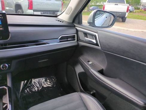 Used 2025 Mitsubishi Outlander SE FWD image 16