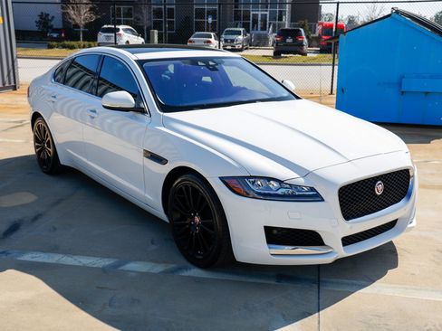 Used 2018 Jaguar XF Prestige image 20