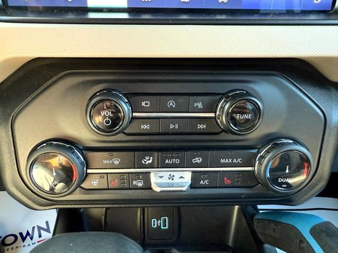 Used 2022 Ford Bronco Wildtrak image 30