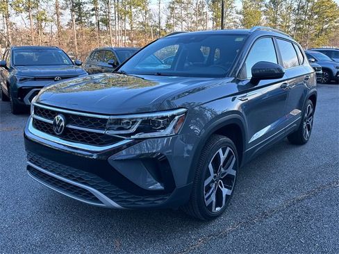 Certified 2022 Volkswagen Taos SEL image 3