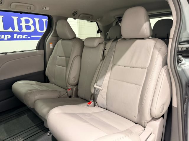 Used 2017 Toyota Sienna XLE w/ XLE Navigation Package FWD image 31