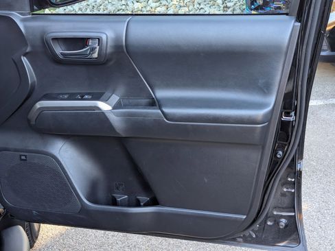 Used 2022 Toyota Tacoma Limited image 28