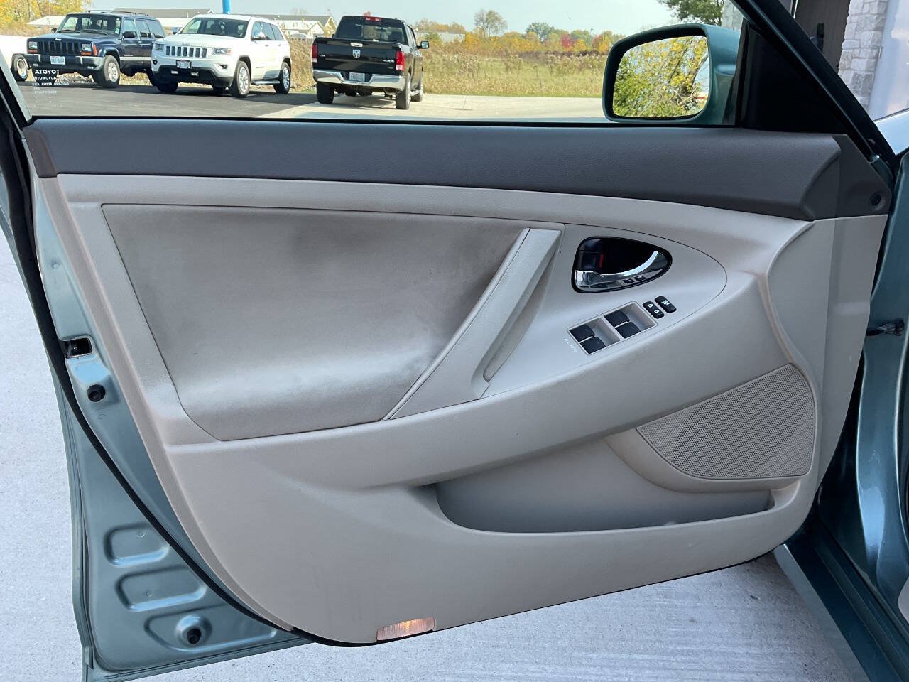 Used 2011 Toyota Camry LE FWD image 22