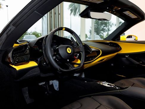 Used 2024 Ferrari SF90 Spider image 28