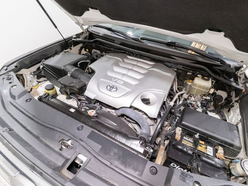 Used 2018 Toyota Land Cruiser image 35