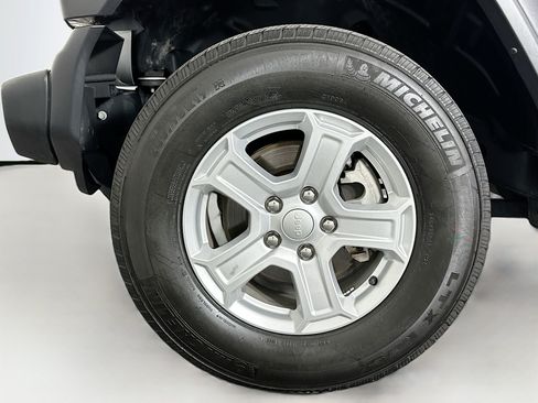 Used 2022 Jeep Wrangler Unlimited Sport AWD/4WD image 11