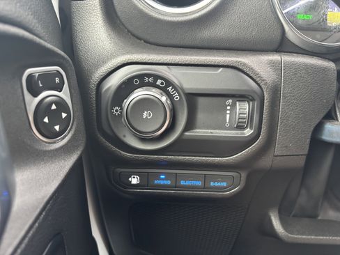 Used 2023 Jeep Wrangler Unlimited Sahara AWD/4WD image 20