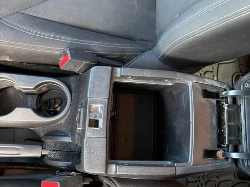 Used 2018 Jeep Wrangler Unlimited Sahara w/ Connectivity Group AWD/4WD image 18