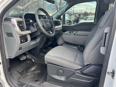 Used 2025 Ford F450 XL w/ XL Chrome Package image 23