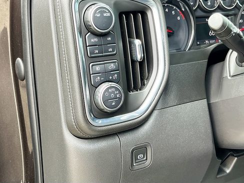 Used 2021 Chevrolet Silverado 1500 LTZ AWD/4WD image 10