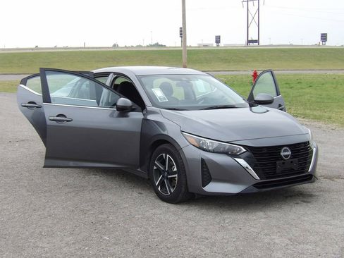 Used 2025 Nissan Sentra SV FWD image 27