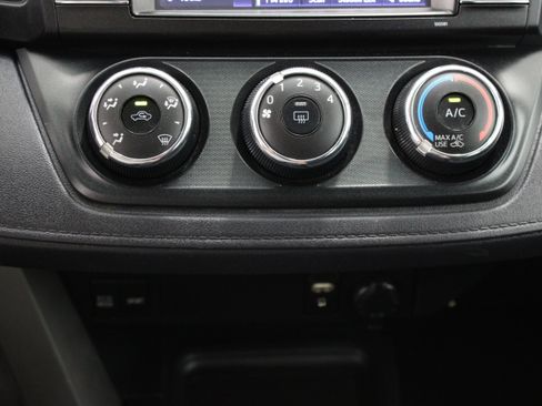 Used 2016 Toyota RAV4 LE AWD/4WD image 18