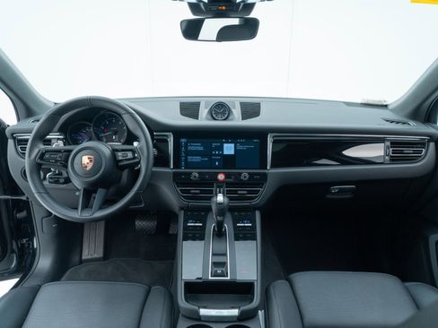 Certified 2026 Porsche Macan AWD/4WD image 30