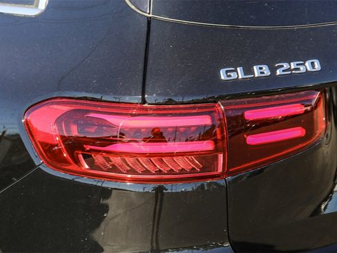 Used 2024 Mercedes-Benz GLB 250 4MATIC image 9