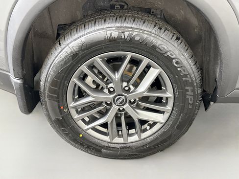 Used 2023 Nissan Rogue S image 33