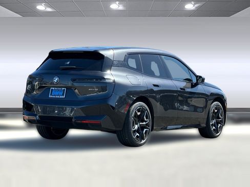 Used 2024 BMW iX xDrive50 w/ Sport Package AWD/4WD image 9