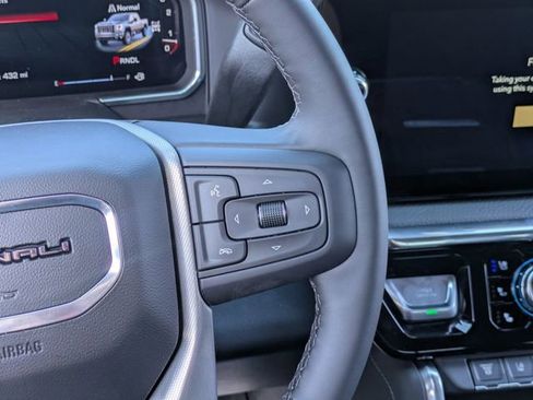 New 2026 GMC Sierra 2500 Denali w/ Technology Package AWD/4WD image 17