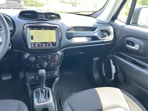 Used 2023 Jeep Renegade Latitude AWD/4WD image 17