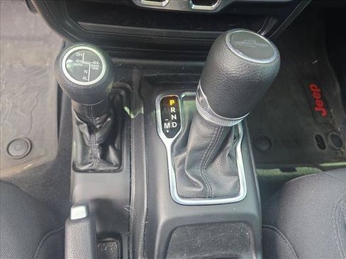 Used 2022 Jeep Gladiator Sport AWD/4WD image 12