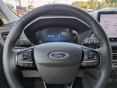 Used 2023 Ford Escape Platinum image 29