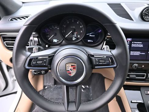 Certified 2025 Porsche Macan AWD/4WD image 19
