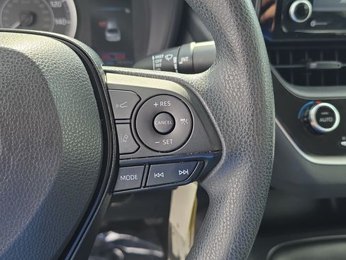 Used 2022 Toyota Corolla LE FWD image 29