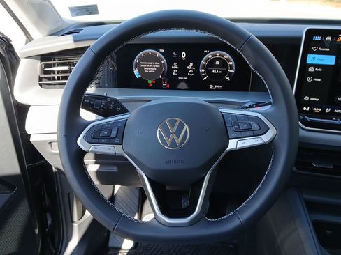 New 2026 Volkswagen Tiguan SE image 14