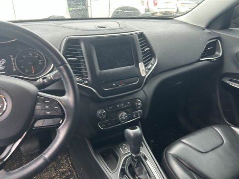 Used 2019 Jeep Cherokee Latitude Plus image 6