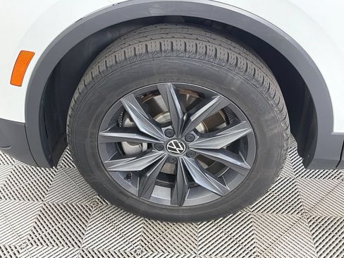 Used 2022 Volkswagen Tiguan SE AWD/4WD image 8