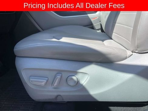 Used 2021 Toyota Highlander XLE AWD/4WD image 23