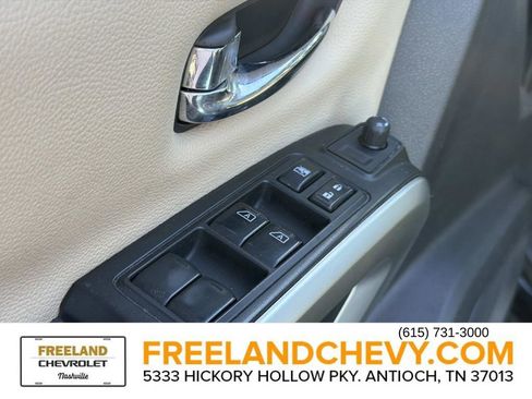 Used 2017 Nissan Titan SV image 28