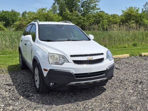 Used 2013 Chevrolet Captiva Sport LS FWD image 2