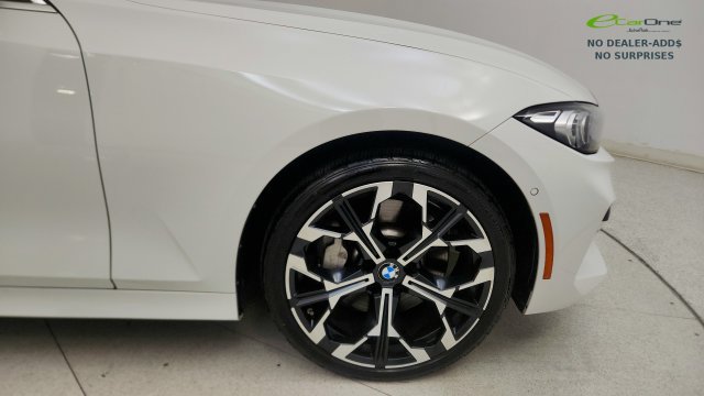 Used 2025 BMW 330i xDrive Sedan AWD/4WD image 21