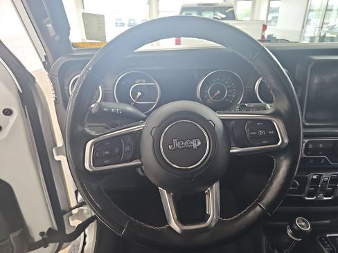 Used 2020 Jeep Wrangler Unlimited Sahara w/ Dual Top Group AWD/4WD image 22