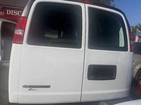 Used 2025 Chevrolet Express 2500 w/ Driver Convenience Package RWD image 13