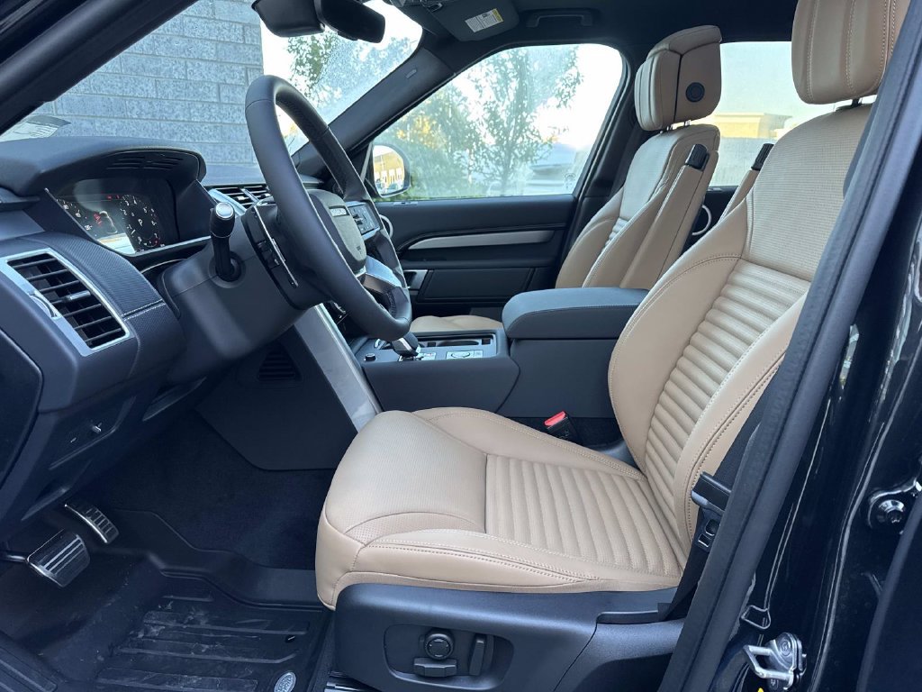 New 2026 Land Rover Discovery Limited Edition AWD/4WD image 19