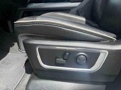 Used 2024 RAM 1500 Laramie AWD/4WD image 10
