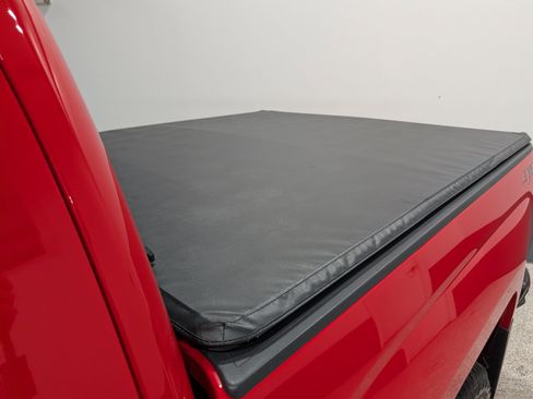 Used 2018 Chevrolet Silverado 1500 Custom w/ Custom Convenience Package image 10