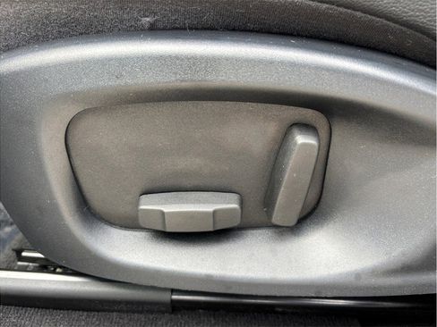 Used 2018 Jaguar F-PACE Premium image 21