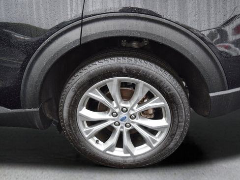 Used 2023 Ford Explorer XLT w/ Equipment Group 202A AWD/4WD image 7
