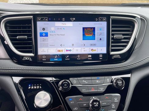 New 2026 Chrysler Pacifica Select FWD image 17
