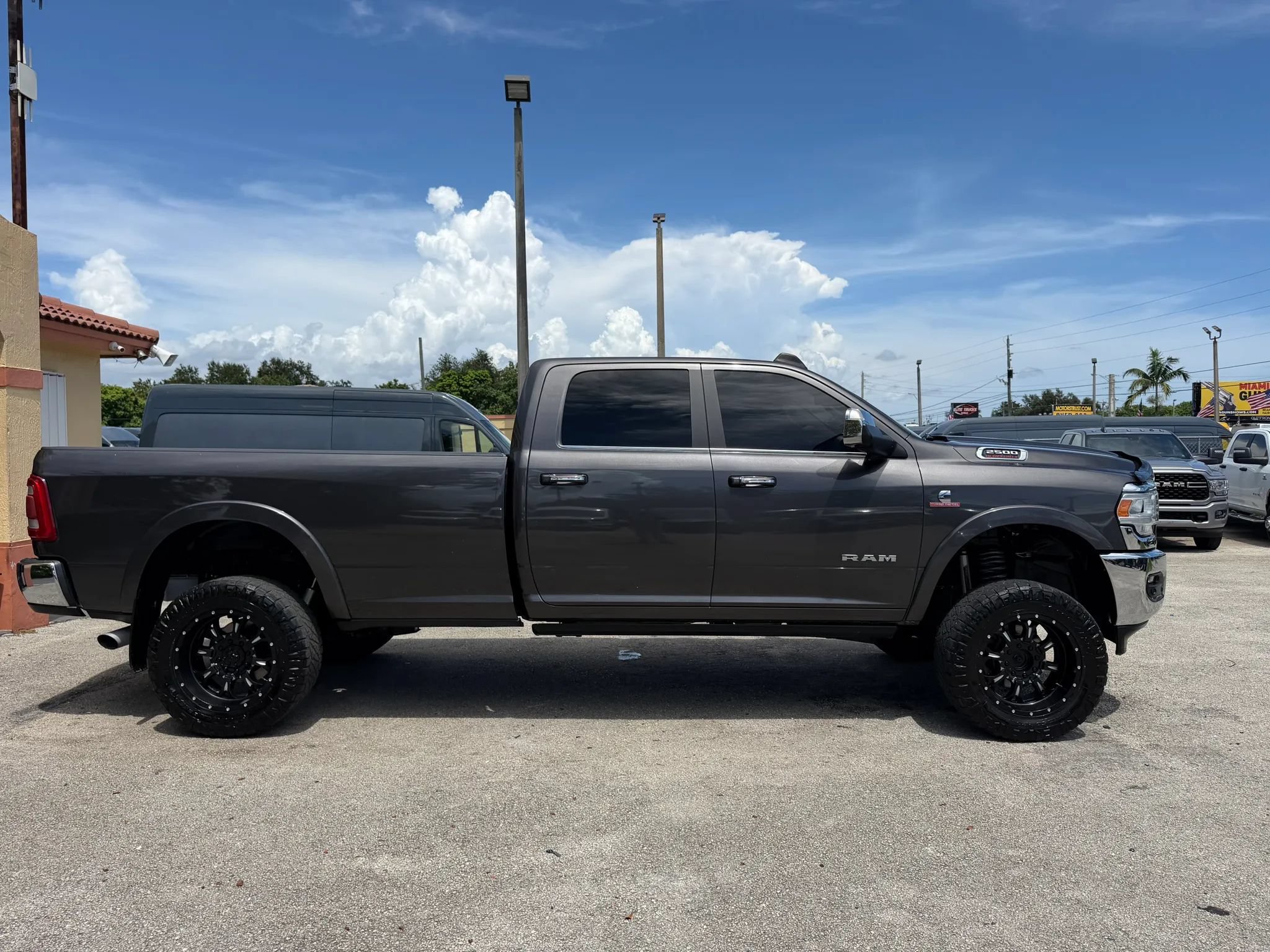 Used 2019 RAM 2500 4x4 Crew Cab Laramie image 8