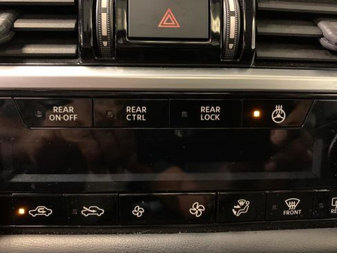 Used 2022 Nissan Pathfinder SL w/ SL Premium Package image 39