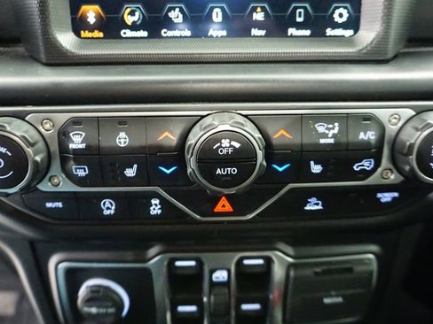 Certified 2022 Jeep Wrangler Unlimited Sahara w/ LED Lighting Group image 32