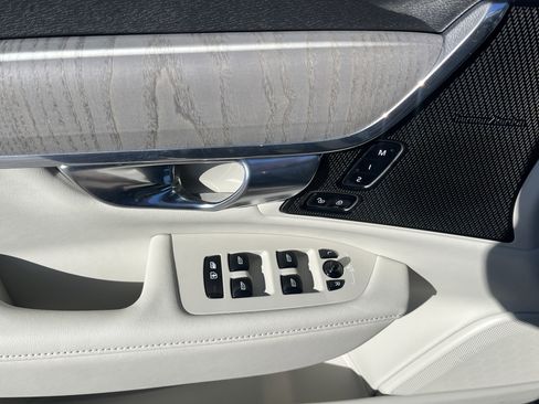 Used 2025 Volvo V90 B6 Cross Country Plus image 14