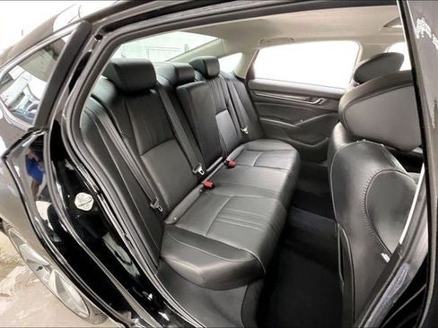 Used 2019 Honda Accord Touring image 19